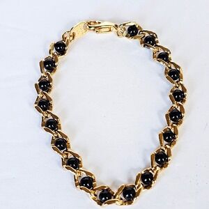 90's Minimalist Captured Treasures Onyx Bracelet Gold Tone Small Classic Elegant